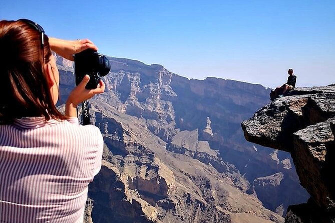 5-Days Private Oman Tour from Muscat - Day 3: Desert sunrise, Bronze Age tombs, and Jebel Akhdar