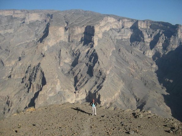 5-Days Private Oman Tour from Muscat - Day 1: Bimmah Sinkhole and the pools of Wadi Shab
