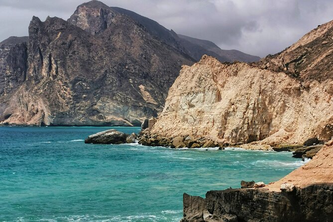 8 Hours of Salalah Best: East & West Private Tour - Mughsail Beach and the blowholes