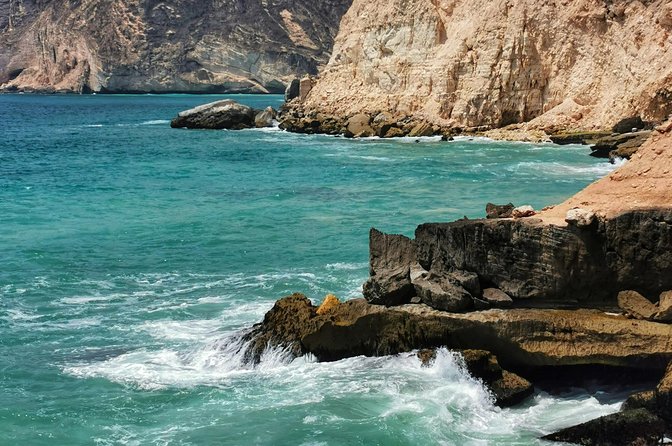 8 Hours of West Salalah Best | Private Tour - The mountain curves and the descent to Fazayah