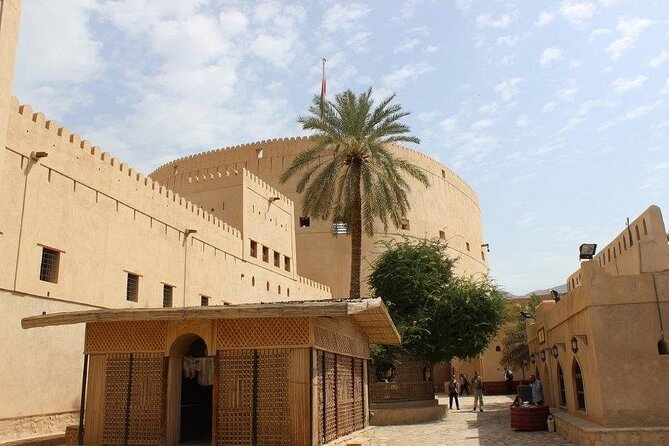 Amouage & Nizwa Full-Day Tour: Fort, Souq & Barakat Al Mouz - Who should book this experience