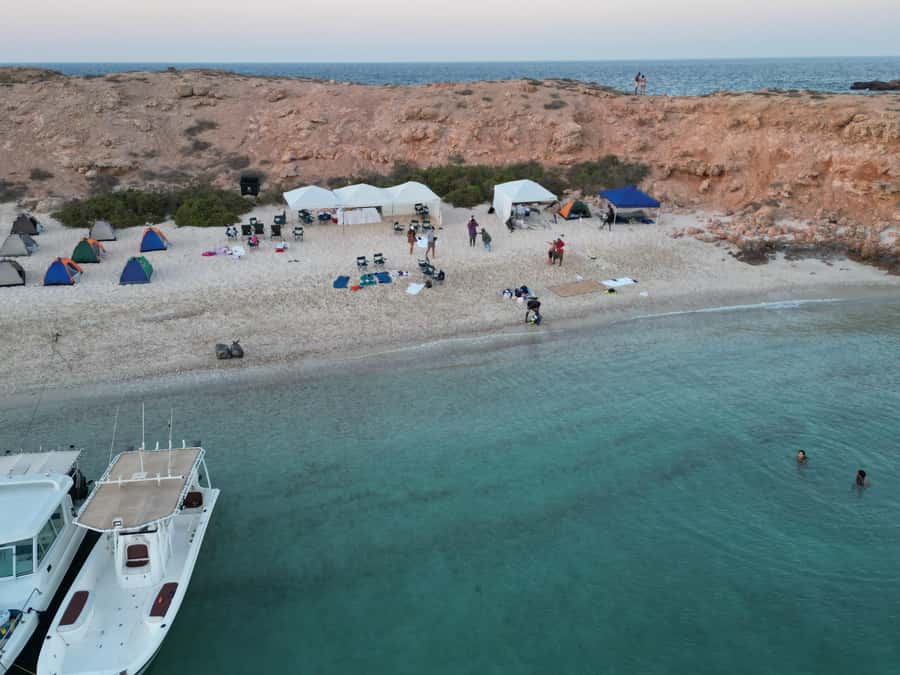 Camping to the Daymaniyat Islands with an overnight stay - The people who make the difference