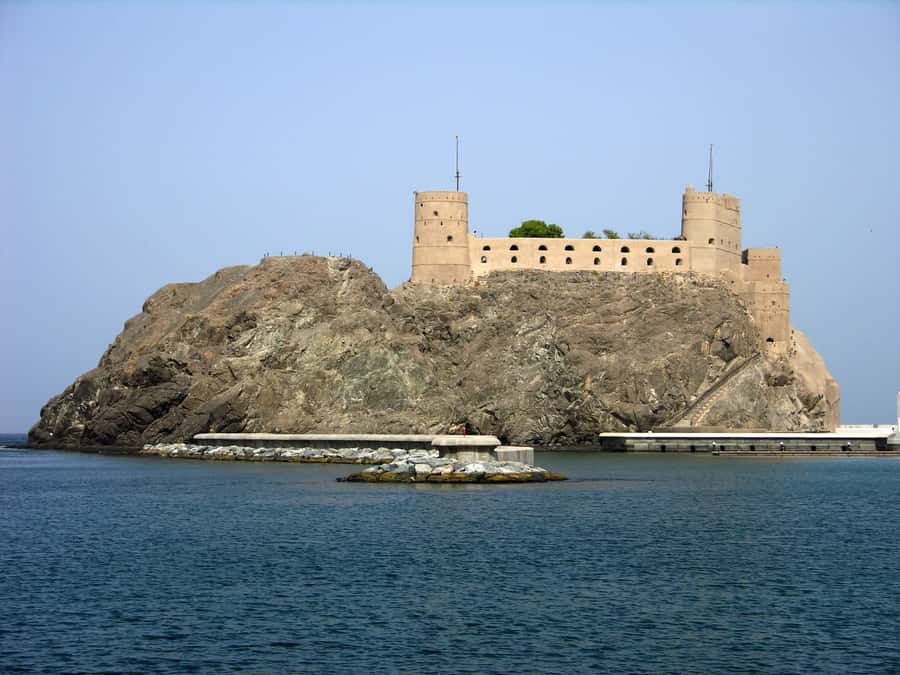 Coastal & Sunset Cruise in Muscat - Qasr Al Alam and Muscat’s Portuguese forts