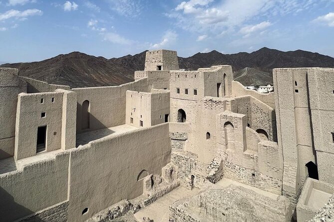 Day Tour to the Enchanting Forts of Nizwa - Crossing the Hajar Mountains toward Nizwa