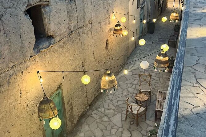 Day Tour to the Enchanting Forts of Nizwa - Jabreen Castle and its painted rooms