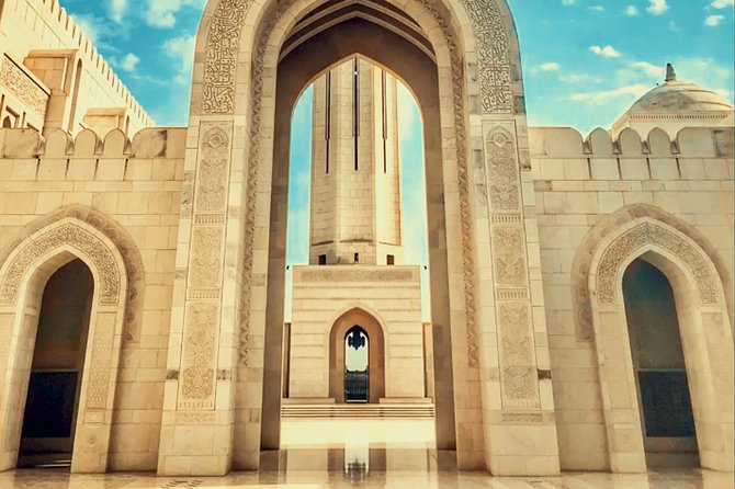 Discover Muscat: Group City Tour - Guides, transport, and group size