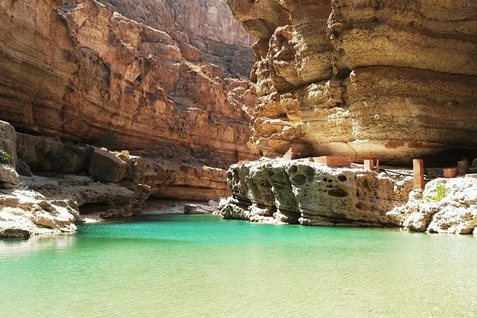 Discover the South and Wadi Shab from Muscat - Bimah Sinkhole and its blue-green pool