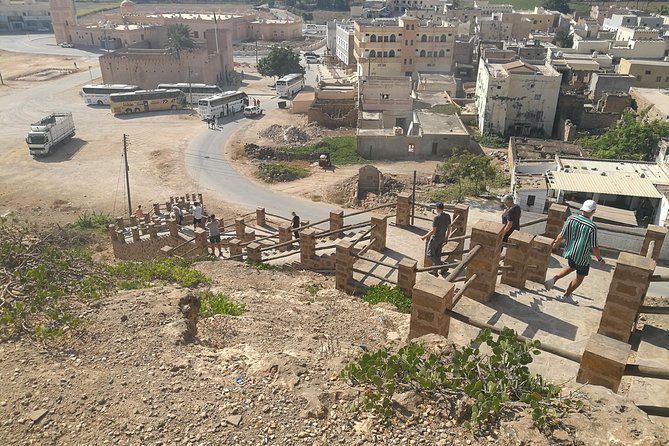 Enjoy a Full-Day Tour Uncovering East Salalah’s Hidden Gems - Taqah Cliff Viewpoint opens up the coastline