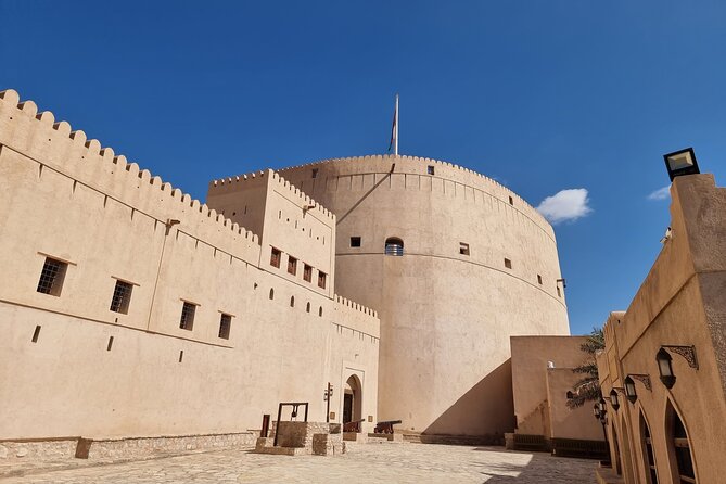 Enjoy the beauty of Fanja, Samail، Izki & Nizwa on a special trip - Fanja: mountain views and an old village