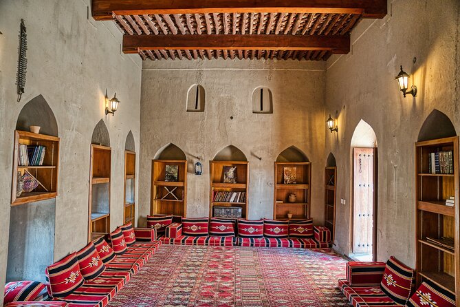 Enjoy the beauty of Fanja, Samail، Izki & Nizwa on a special trip - Birkat Al Mouz: palms, plantations, and mountain ruins