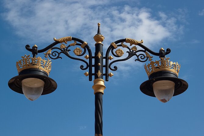 Enjoy the beauty of Fanja, Samail، Izki & Nizwa on a special trip - Nizwa Souq: the liveliest part of the day