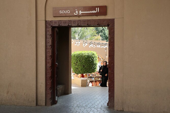 Enjoy the beauty of Fanja, Samail، Izki & Nizwa on a special trip - Nizwa Fort and the old wall
