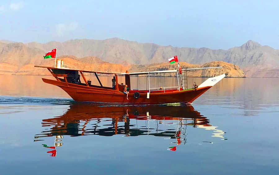 From Dubai: Musandam Khasab Tour with Boat Trip and Safari - The 6:00 AM pickup and the UAE-Oman border