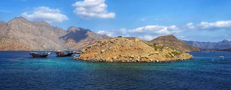 From Dubai to Norway of Arabia|Telegraph Island| Dhow Cruise - The 6 AM pickup and border crossing