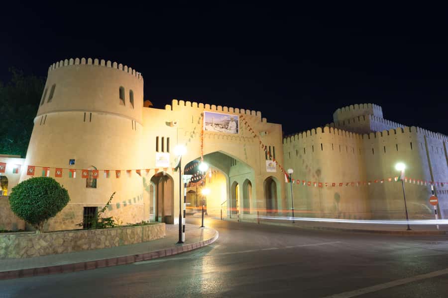 From Muscat: Nizwa Guided Tour with Optional Overnight Stay - The lantern-lit souq and its small discoveries