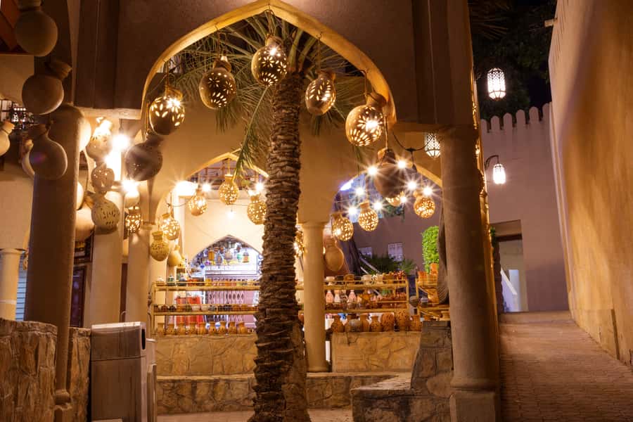 From Muscat: Nizwa Guided Tour with Optional Overnight Stay - An Omani dinner, with the bill separate