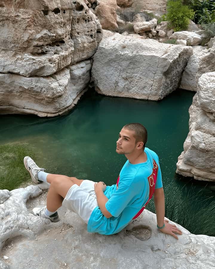 From Muscat: Wadi Shab & Bimmah Sinkhole Full-Day Tour - Lunch and the return through Oman