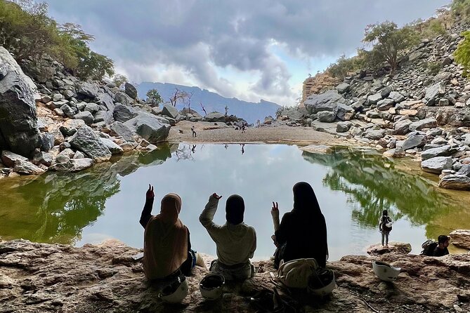 Full Day Guided Tour to Balcony Walk and Hidden Lake With Pickup Included - Sab Bani Khamis and old mountain buildings