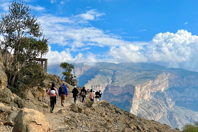 Full Day Guided Tour to Balcony Walk and Hidden Lake With Pickup Included - Guides, pacing, and the small-group setup