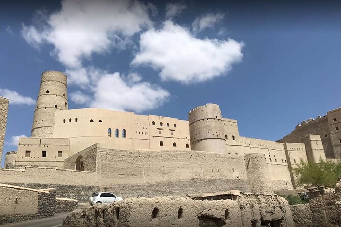 Full-Day Nizwa Fort, Bahla Fort and Jabreen Castle Private Tour - What the private 4WD arrangement adds