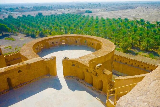 Full-Day Nizwa Fort, Bahla Fort and Jabreen Castle Private Tour - Nizwa Fort and its unusual round tower