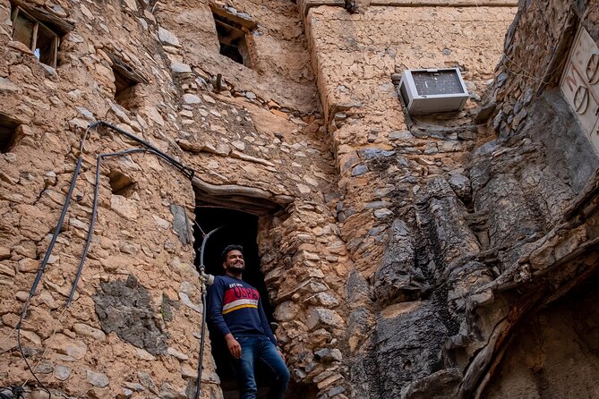 Full-day private tour- Nizwa and Jabal Akhdar - Inside Nizwa Fort and its 17th-century tower
