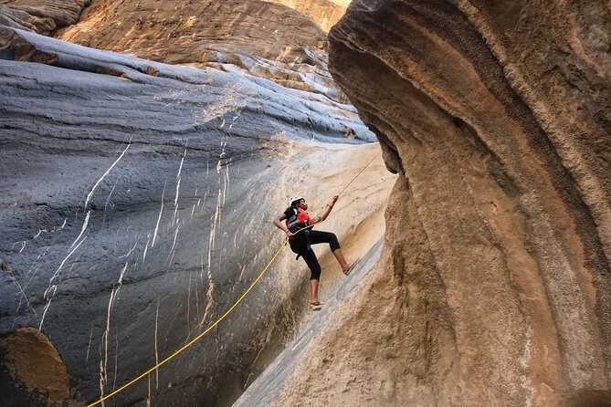 Full Day - Snake Canyon Adventure Tour in Jebel Shams region - What to wear and carry