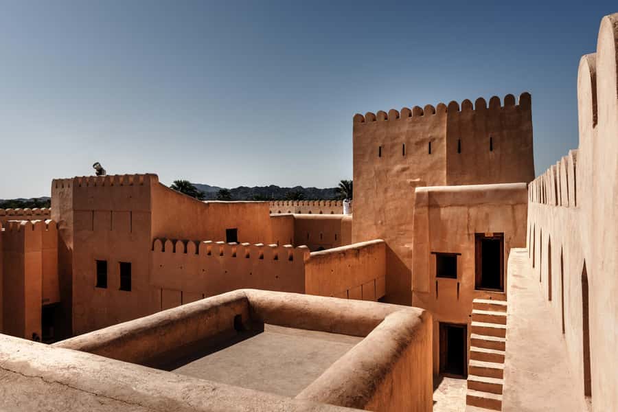 Full-Day Tour in Oman: Enchanting Forts of Nizwa and Jabreen - Jabreen Castle and its painted ceilings