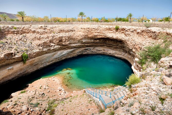 Full Day Tour in Wadi Shab - Lunch and the Tiwi stop