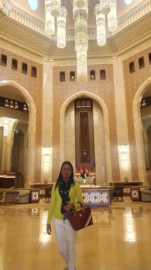 Highlights of Muscat city tour in private car with guide - What the guide service may feel like