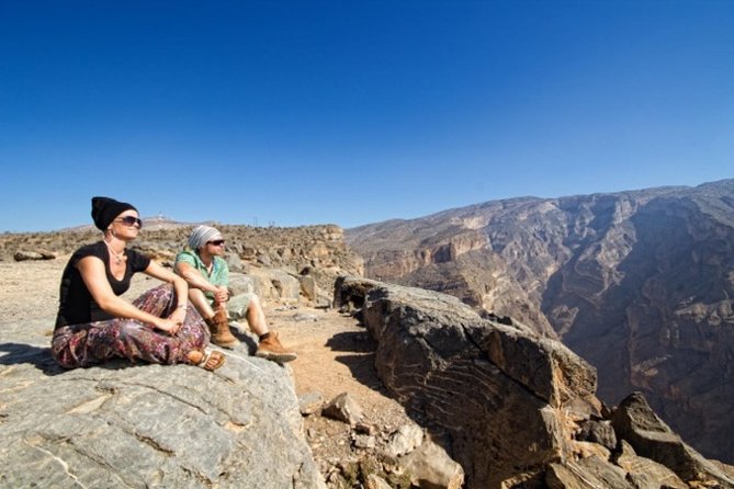 Jebel Shams Day Trip: The Grand Canyon of Oman - The carpet weaver and the final mountain road