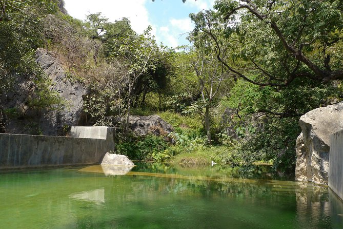 Mountain Tour - Darbat falls, Jebel Samhan, sinkholes, baobabs - Tayq Sinkhole: A Huge Opening in the Mountains