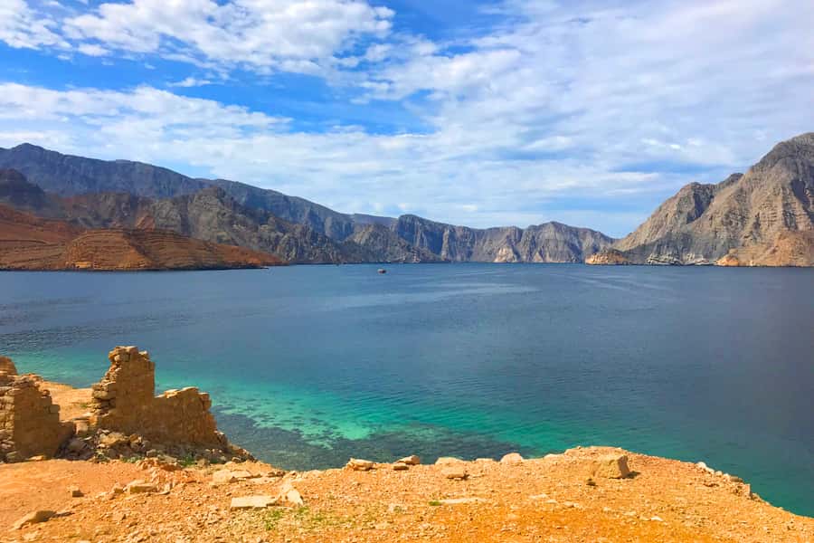 Musandam/Khasab: Overnight Dhow Cruise with Camping and BBQ - Dawn breakfast and the return to Khasab