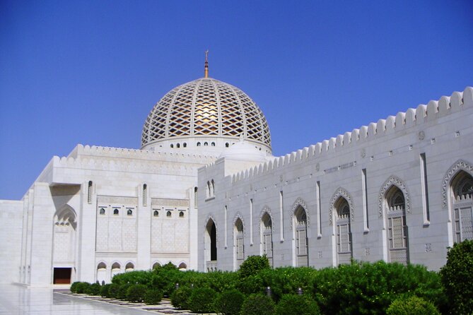Muscat City Sightseeing Tour - A Fascinating Capital - The Sultan Qaboos Grand Mosque sets the tone