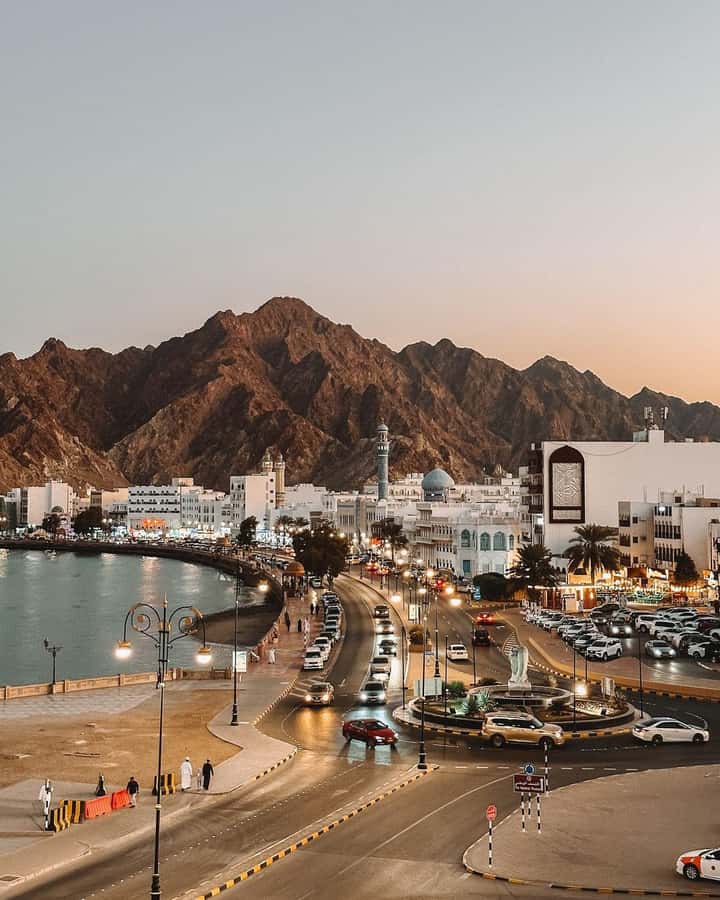 Muscat City Tour and life with Omani Guy ( luxury car). - Key points at a glance