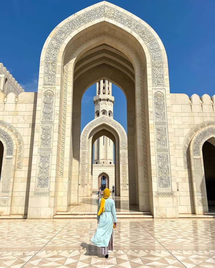 Muscat City Tour and life with Omani Guy ( luxury car). - Old Muscat brings the route back to the coast