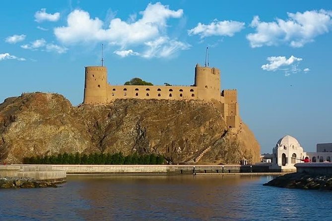 Muscat City Tour frensh or Italien Guide - Finish near Al Alam Palace and the Portuguese forts