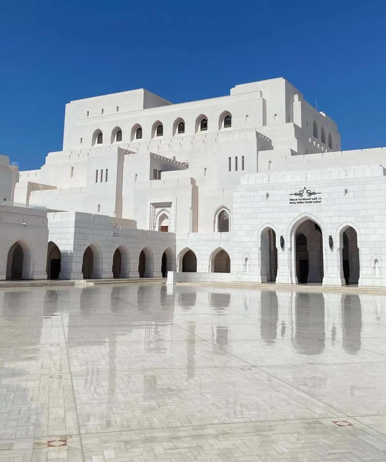 muscat city tour with pick up SMALL GROUP 7 PEOPLE MAX - Getting a feel for Muttrah Souk