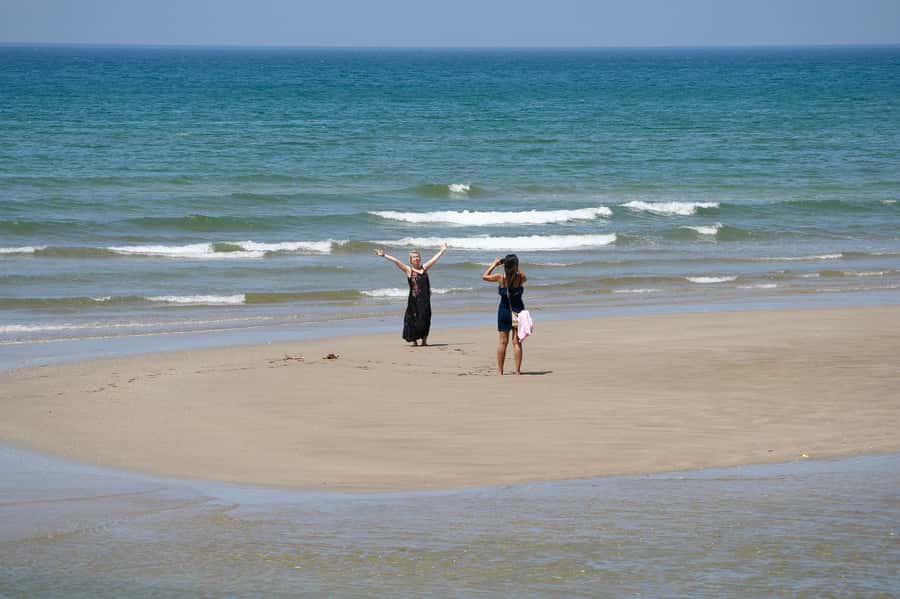 Muscat: Day Tour with Omani Lunch, Hotel Pickup, and Airfare - Riyam Censer and Muttrah Fort views
