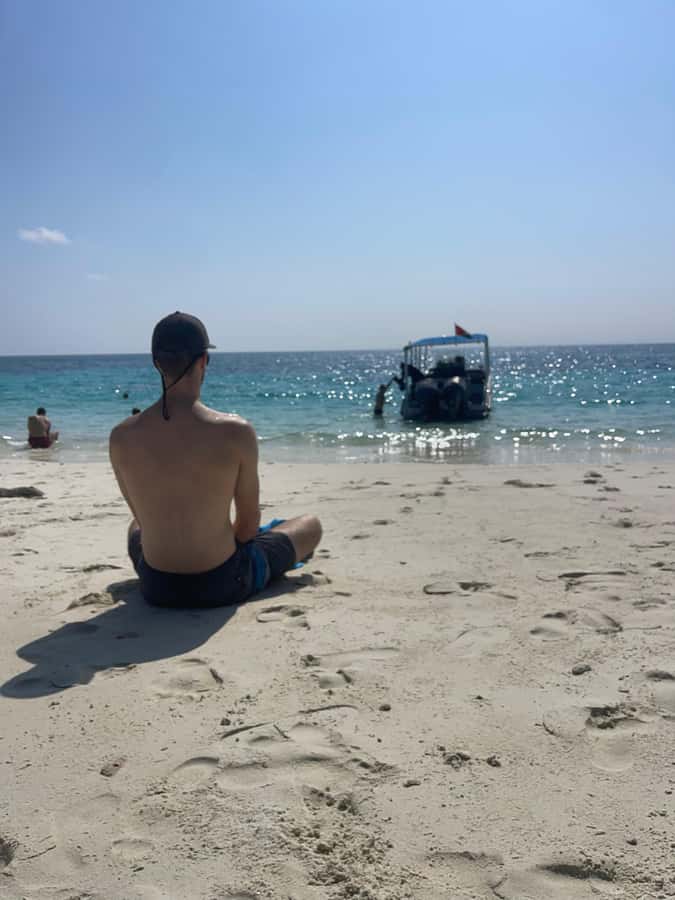 Muscat: Daymaniat Islands Snorkeling Trip with Brunch - Brunch on board: simple food at the right moment