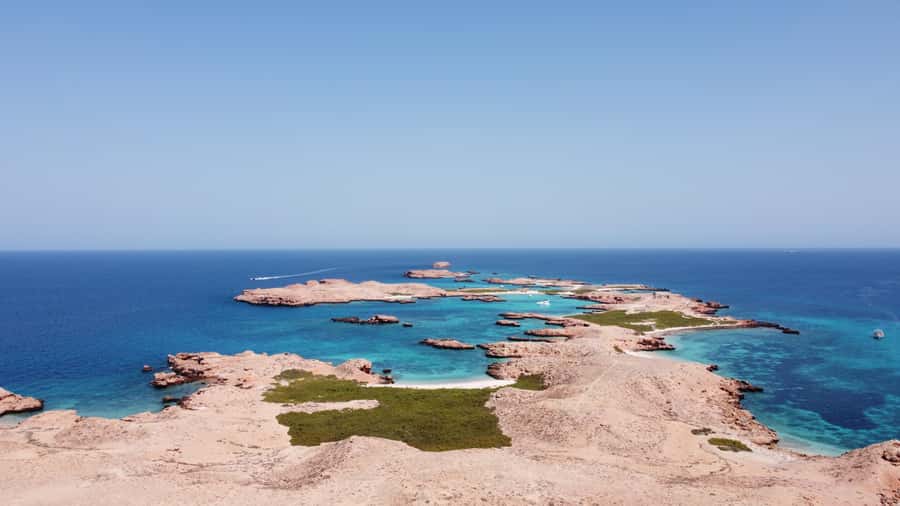 Muscat: Daymaniyat Island Scuba Dive 2 locations + BBQ Lunch - Second 1.5-hour session at a new site