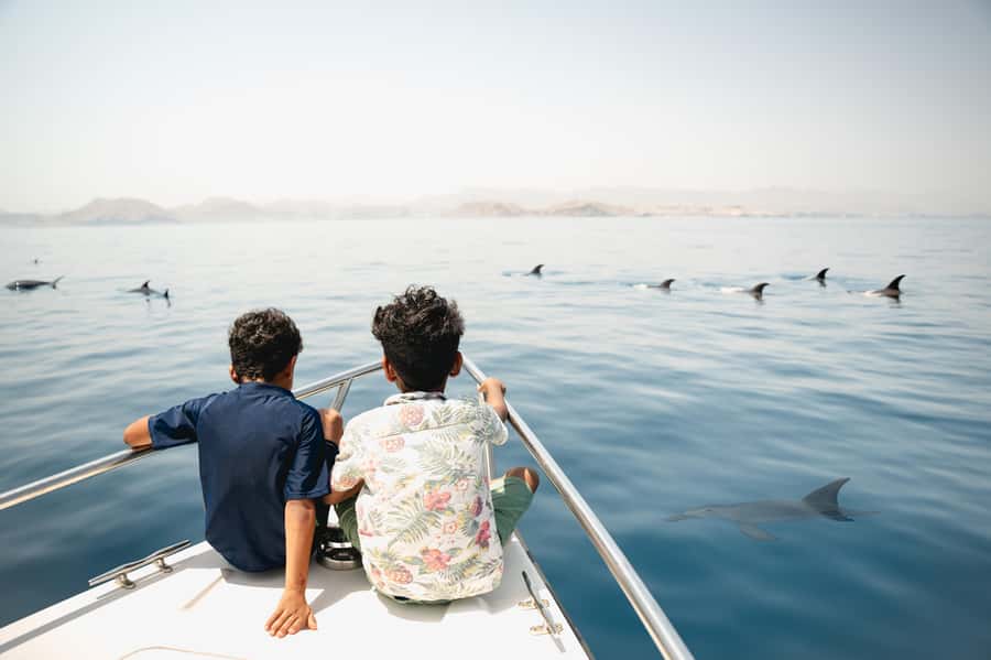 Muscat: Daymaniyat Islands Private Boat Tour with Snorkeling - A short fishing stop at Fahal Island