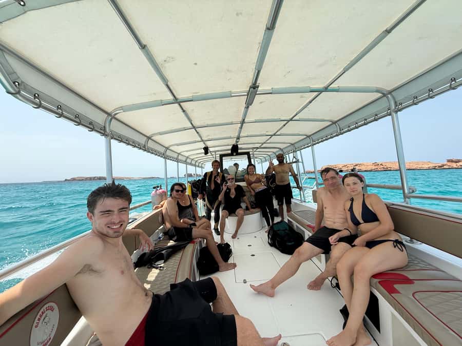 Muscat: Daymaniyat Islands Snorkeling Tour - What the crew adds to the day