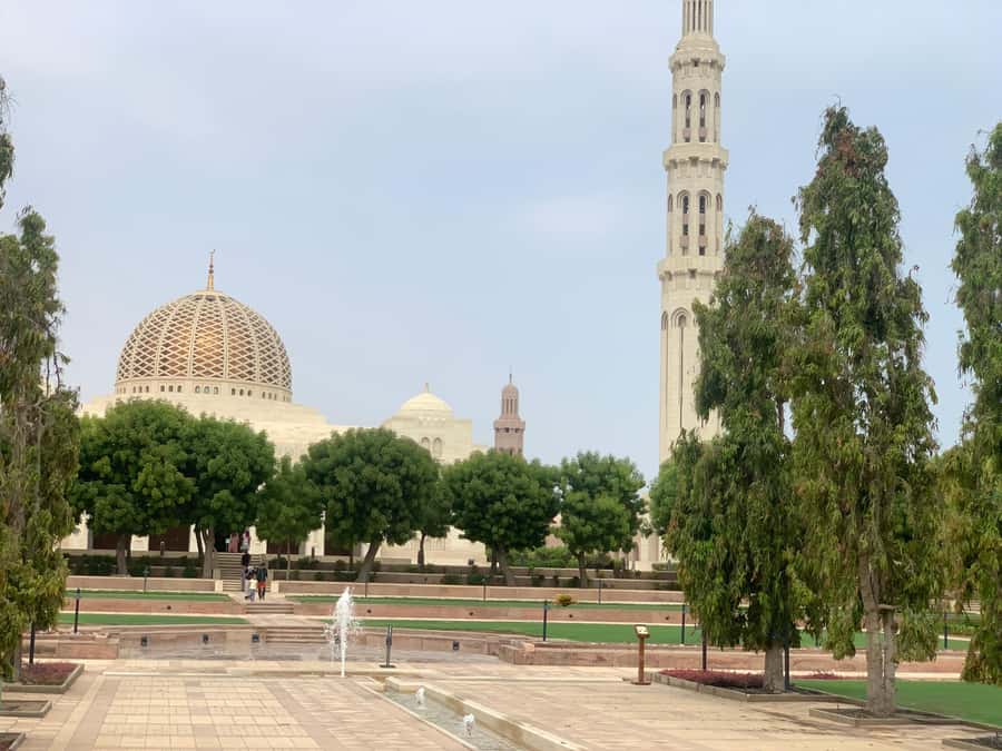 Muscat: Evening Group City Guided Tour with Free Dinner - Royal Opera House Muscat and Its Craft Market