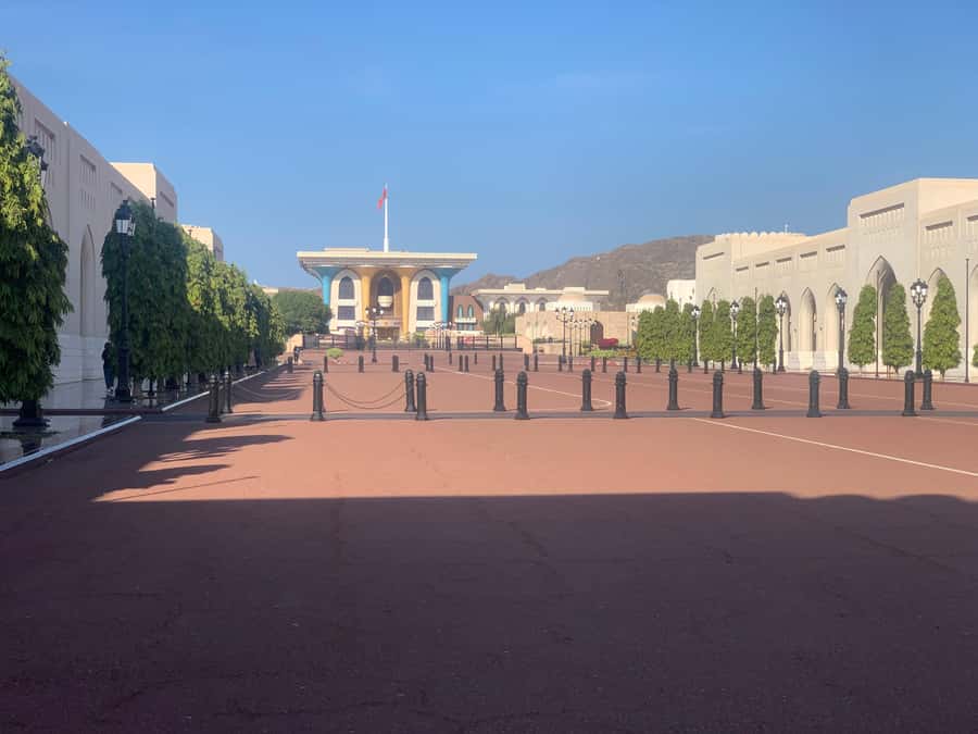Muscat: Evening Group City Guided Tour with Free Dinner - Sultan Qaboos Grand Mosque After Dark