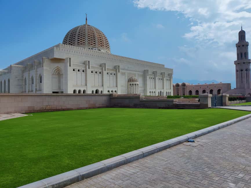 Muscat: Full-Day Private City Tour by luxury Car with Guide - Starting at Sultan Qaboos Grand Mosque