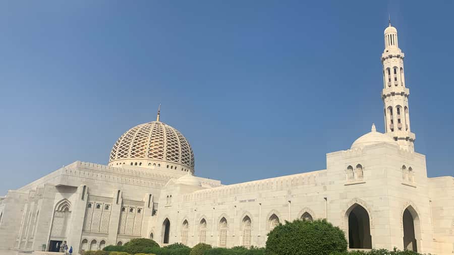 Muscat: Group City Tour with Pickup and Lunch or Dinner - Sultan Qaboos Grand Mosque: start early