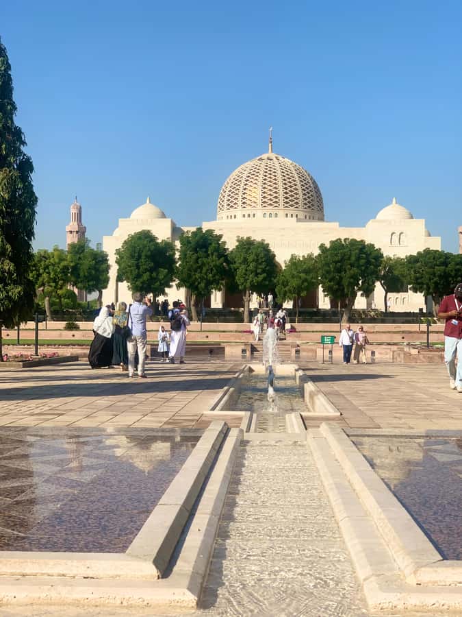 Muscat: Group City Tour with Pickup and Lunch or Dinner - Al Alam Palace and the Portuguese forts