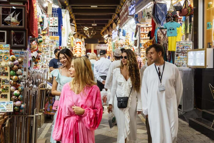 Muscat: Guided Walking Tour of Corniche, Souq & Mutrah Fort - Finding the character of Mutrah Souq