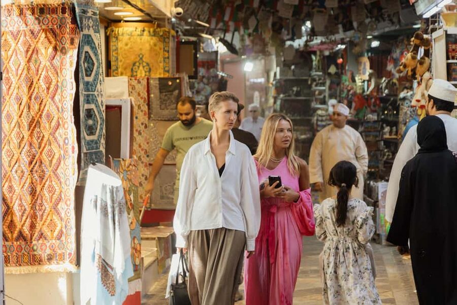 Muscat: Guided Walking Tour of Corniche, Souq & Mutrah Fort - Climbing Mutrah Fort for the best views